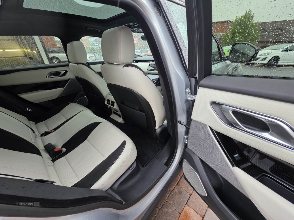 Jan 2018 Land Rover Range Rover Velar 3.0 D300 R-Dynamic SE 5dr Auto