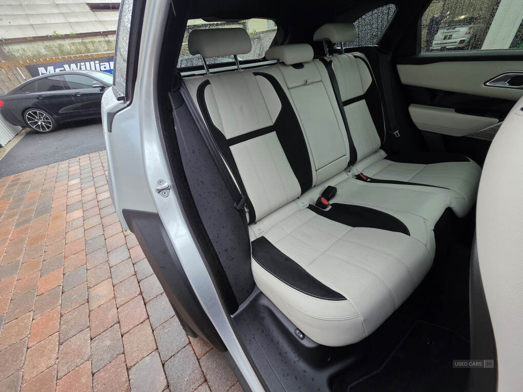 Jan 2018 Land Rover Range Rover Velar 3.0 D300 R-Dynamic SE 5dr Auto