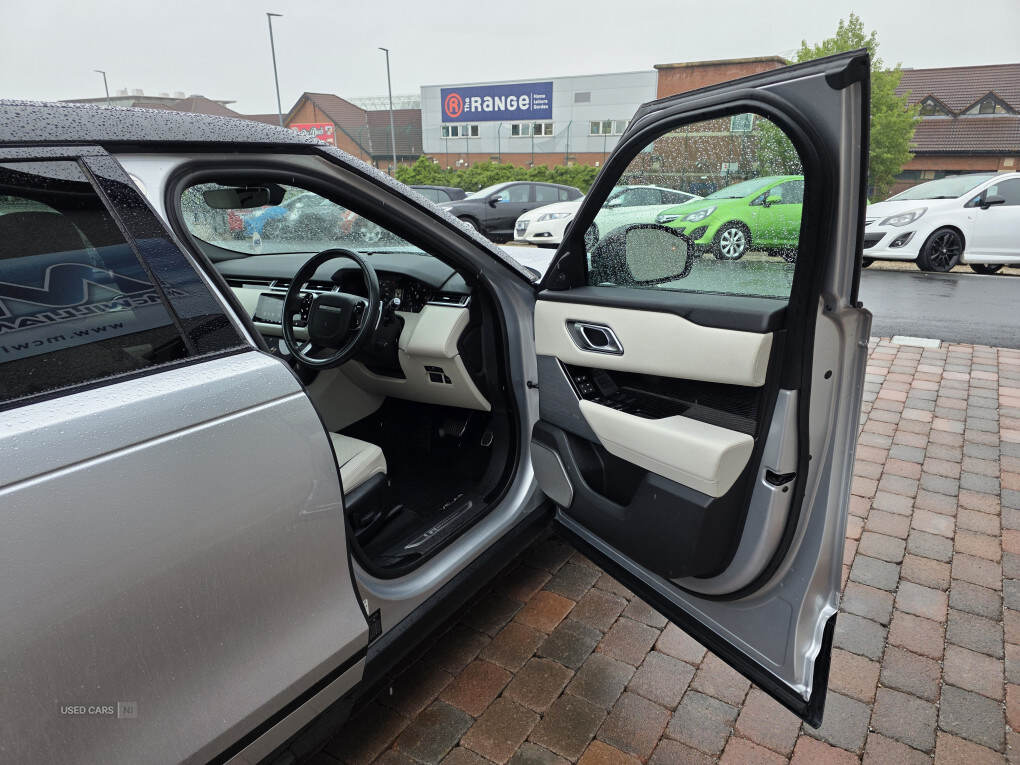 Jan 2018 Land Rover Range Rover Velar 3.0 D300 R-Dynamic SE 5dr Auto