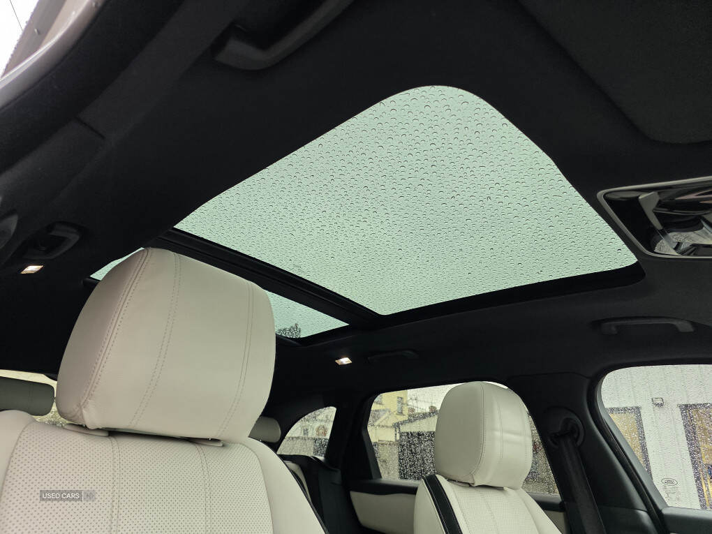 Jan 2018 Land Rover Range Rover Velar 3.0 D300 R-Dynamic SE 5dr Auto