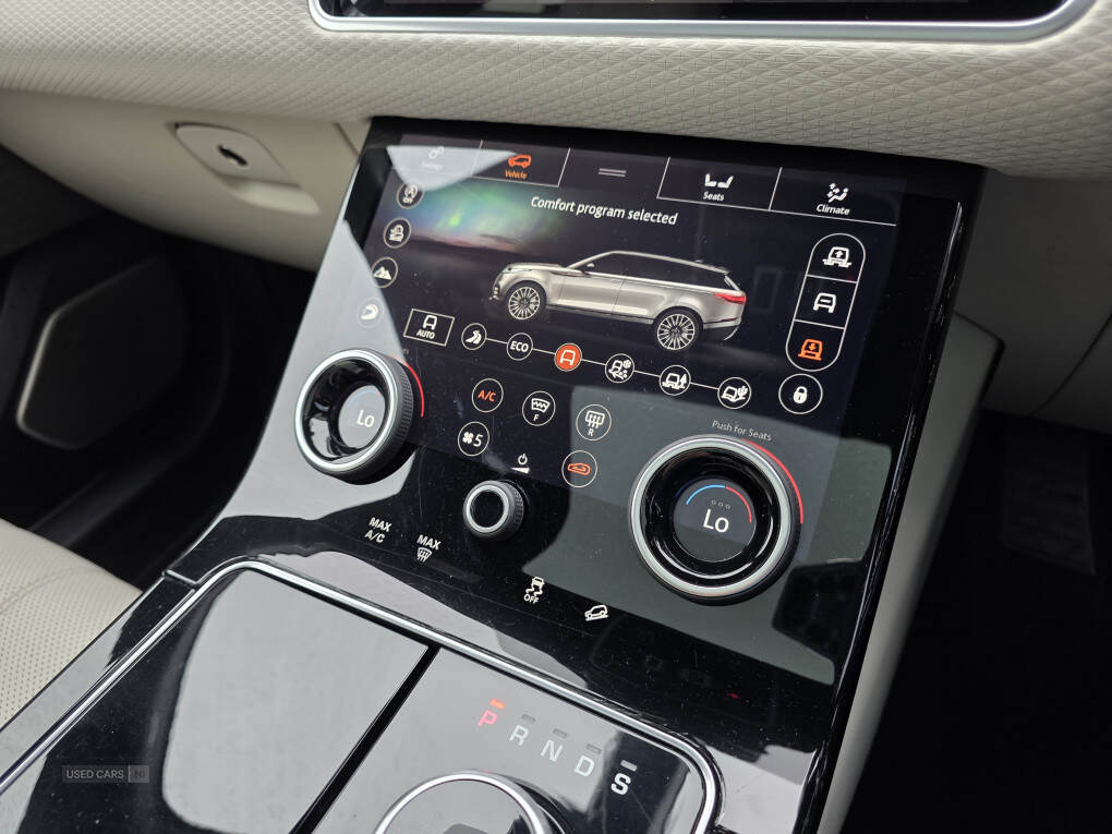 Jan 2018 Land Rover Range Rover Velar 3.0 D300 R-Dynamic SE 5dr Auto