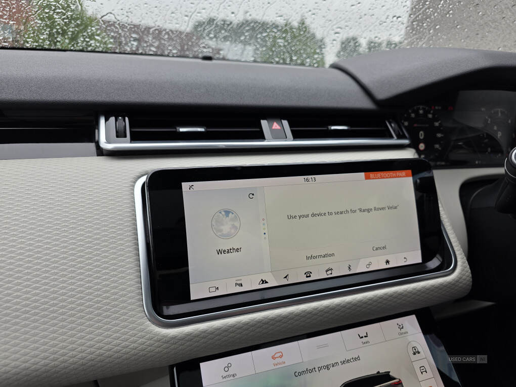 Jan 2018 Land Rover Range Rover Velar 3.0 D300 R-Dynamic SE 5dr Auto