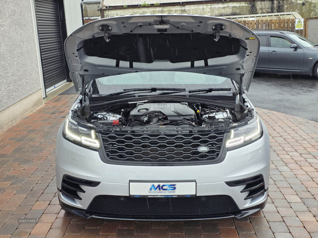 Jan 2018 Land Rover Range Rover Velar 3.0 D300 R-Dynamic SE 5dr Auto