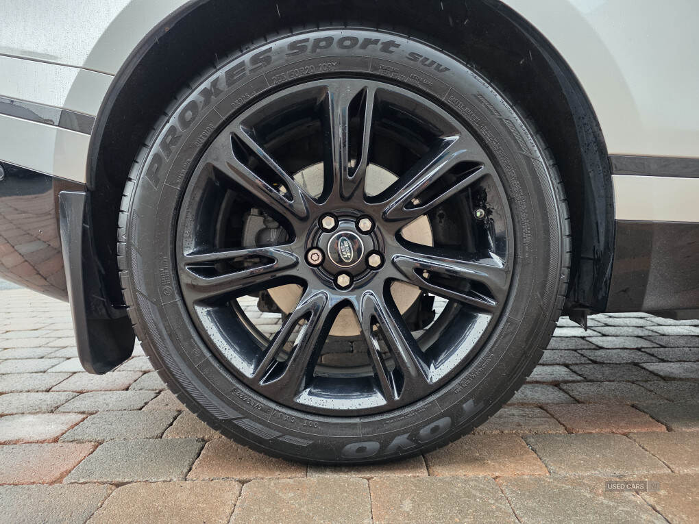 Jan 2018 Land Rover Range Rover Velar 3.0 D300 R-Dynamic SE 5dr Auto