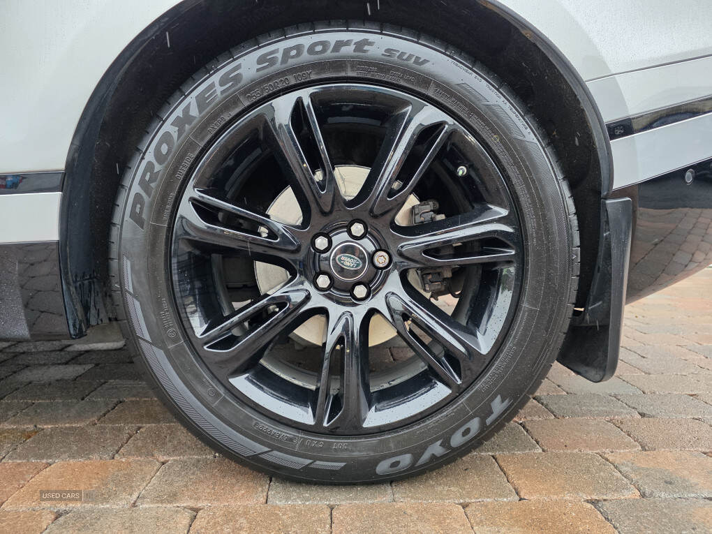Jan 2018 Land Rover Range Rover Velar 3.0 D300 R-Dynamic SE 5dr Auto