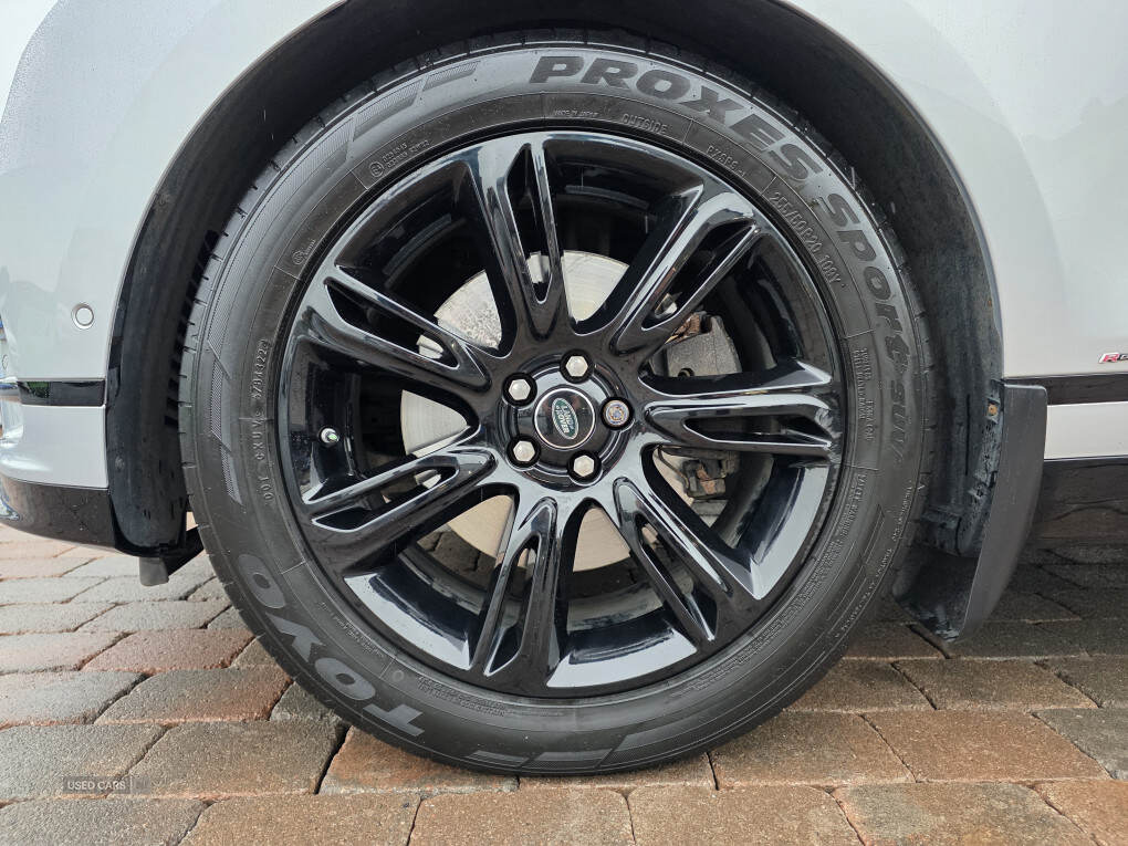 Jan 2018 Land Rover Range Rover Velar 3.0 D300 R-Dynamic SE 5dr Auto
