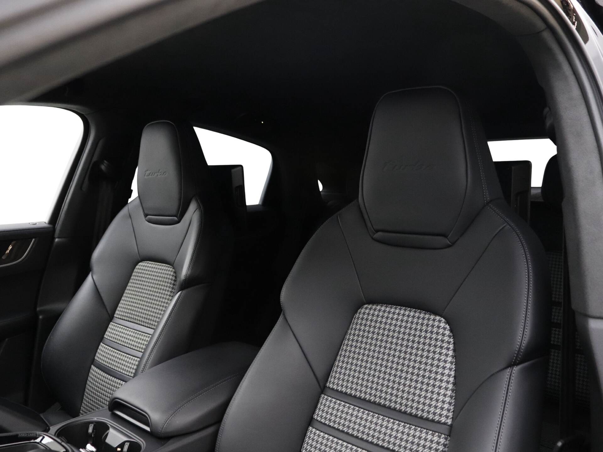  2024 Porsche Cayenne Turbo E-Hybrid 5dr Tiptronic S