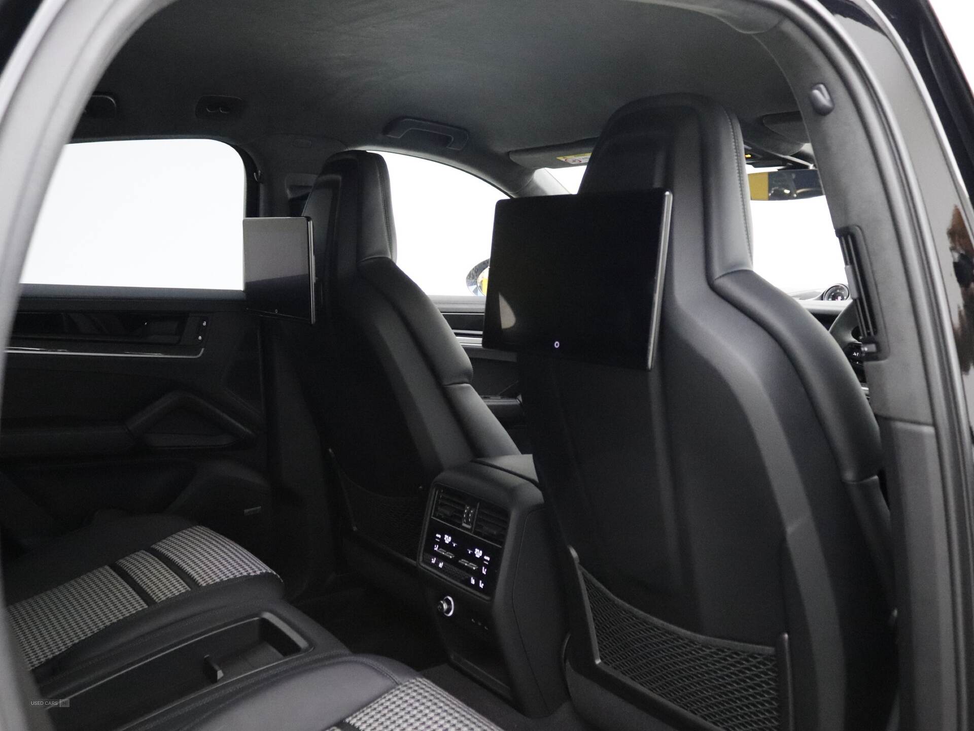  2024 Porsche Cayenne Turbo E-Hybrid 5dr Tiptronic S