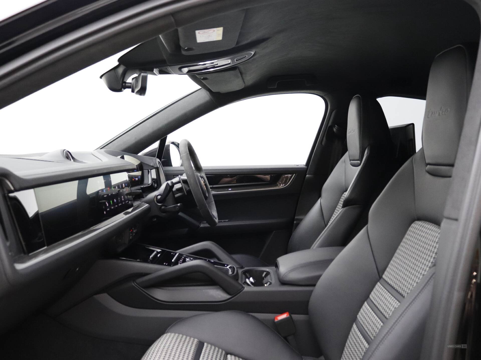  2024 Porsche Cayenne Turbo E-Hybrid 5dr Tiptronic S