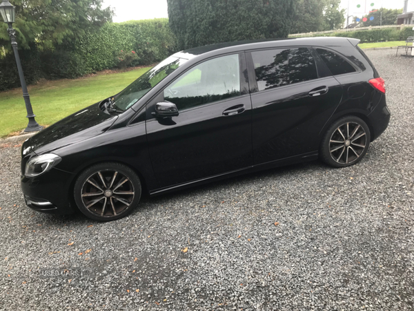 Mercedes B-Class DIESEL HATCHBACK in Down