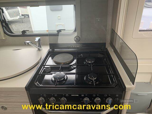 2021 Elddis Avante 586/6, Fixed Bunks, 1 Owner