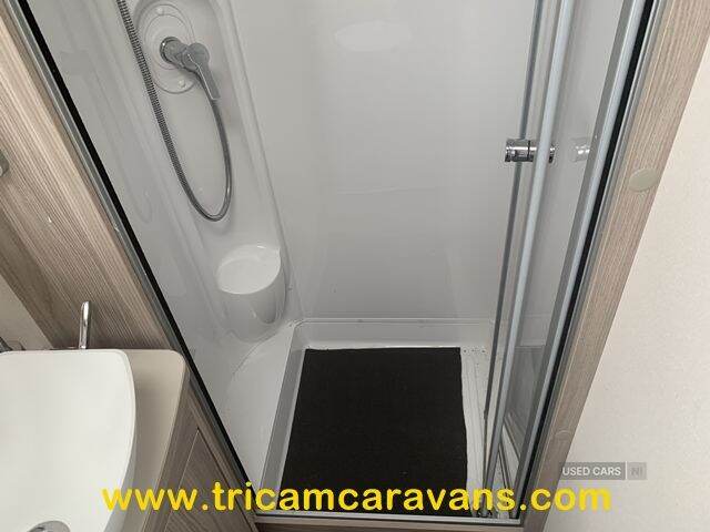 2021 Elddis Avante 586/6, Fixed Bunks, 1 Owner