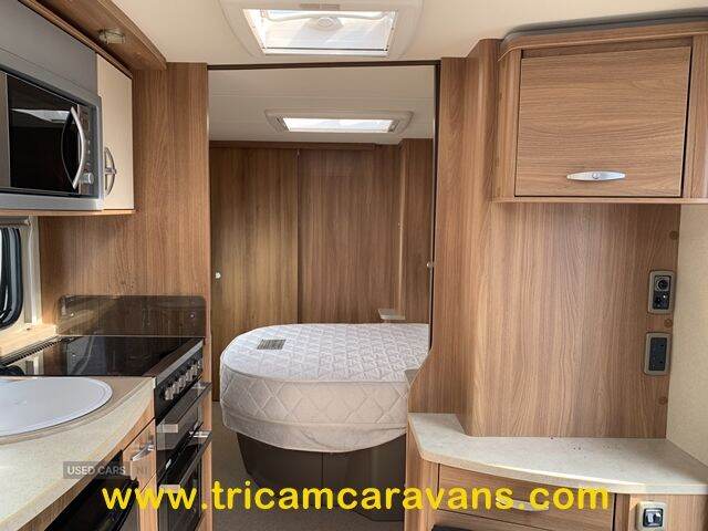  2012 Swift Challenger 580/4, Transverse Bed