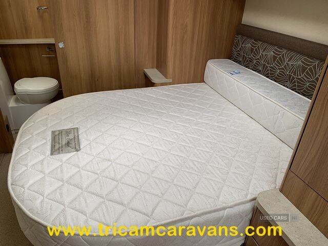  2012 Swift Challenger 580/4, Transverse Bed