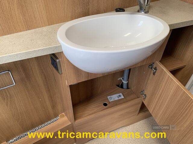  2012 Swift Challenger 580/4, Transverse Bed