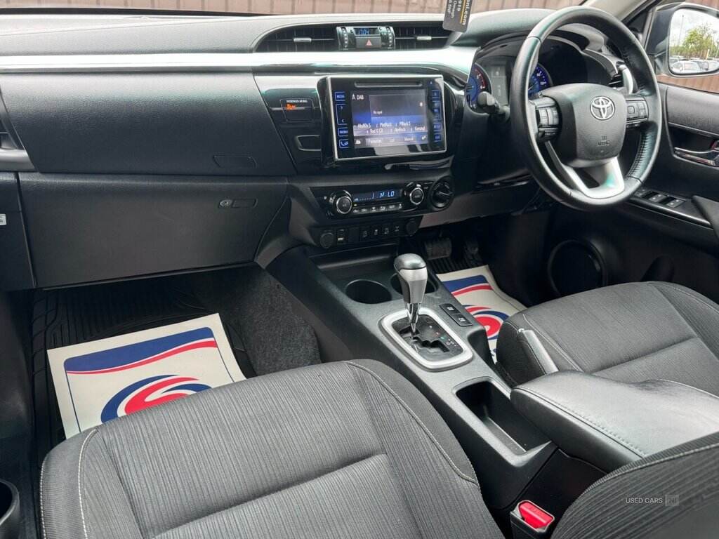 Nov 2019 Toyota Hi-lux Invincible D/Cab Pick Up 2.4 D-4D Auto