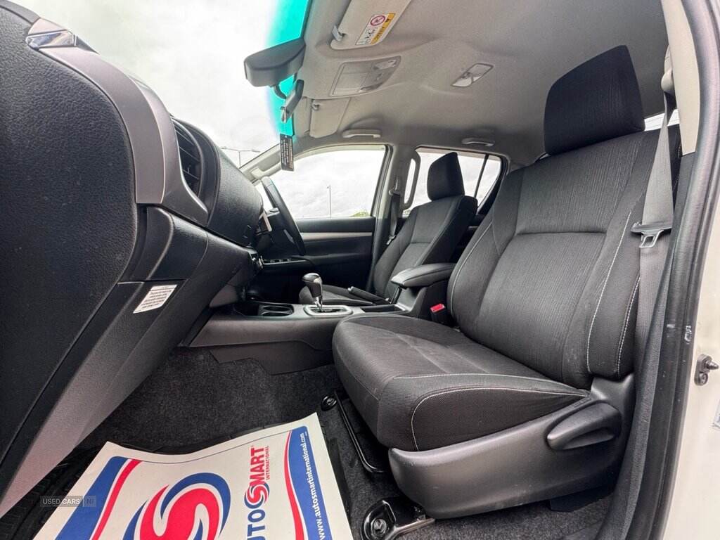 Nov 2019 Toyota Hi-lux Invincible D/Cab Pick Up 2.4 D-4D Auto