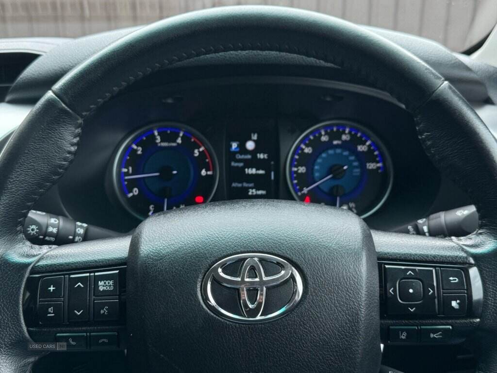 Nov 2019 Toyota Hi-lux Invincible D/Cab Pick Up 2.4 D-4D Auto