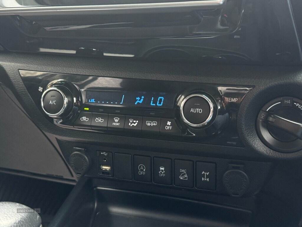 Nov 2019 Toyota Hi-lux Invincible D/Cab Pick Up 2.4 D-4D Auto