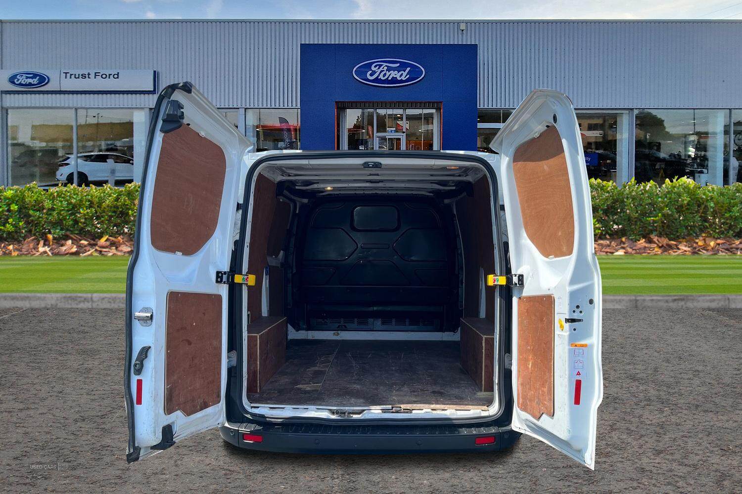 Nov 2021 Ford Transit Custom 2.0 EcoBlue 130ps Low Roof Leader Van