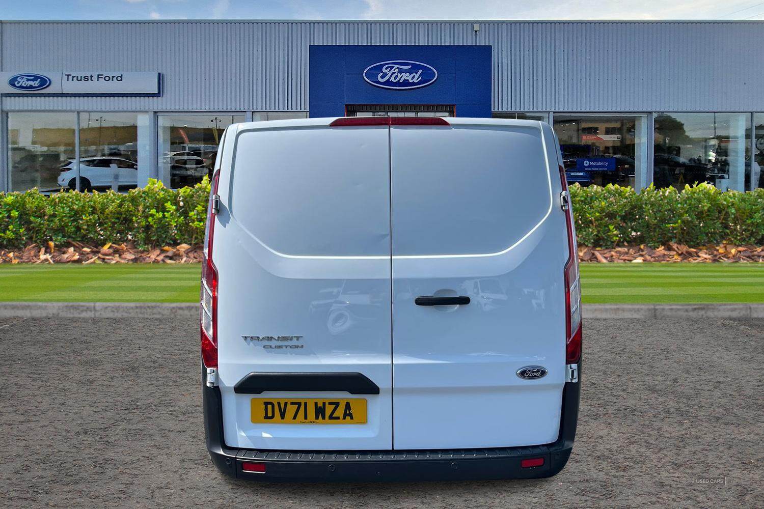 Nov 2021 Ford Transit Custom 2.0 EcoBlue 130ps Low Roof Leader Van