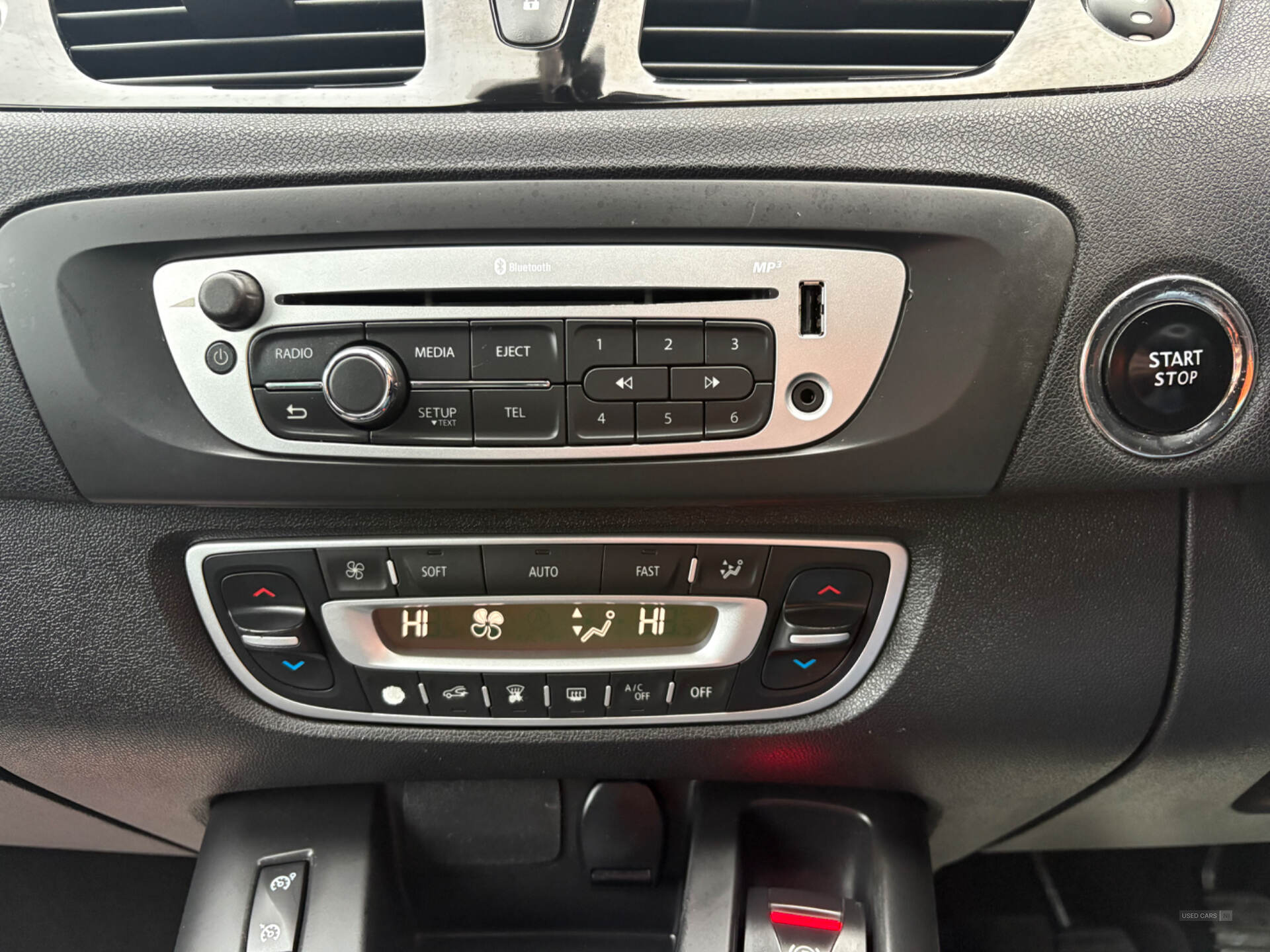 Renault Scenic DIESEL ESTATE in Derry / Londonderry