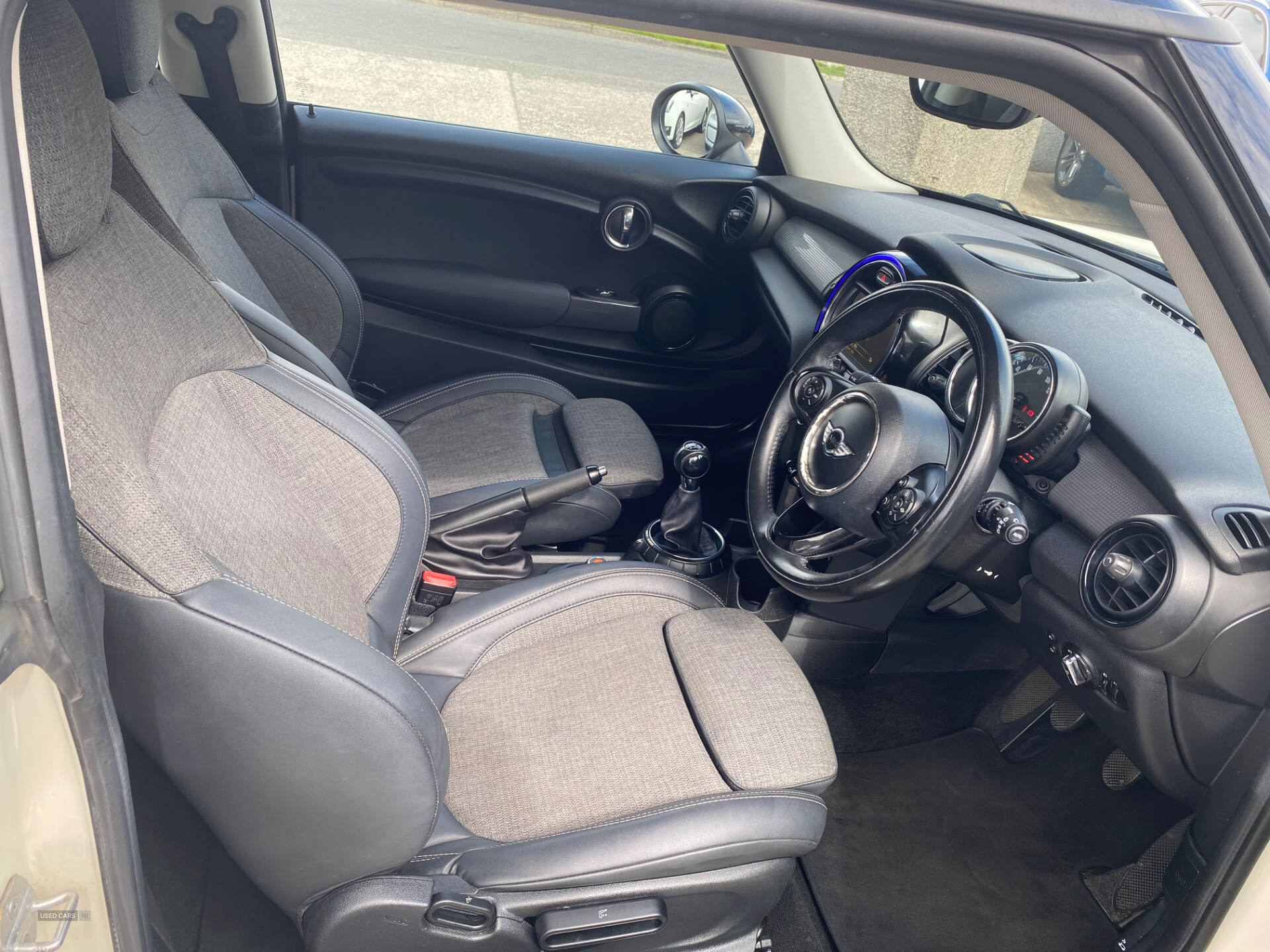 MINI Hatch DIESEL in Down