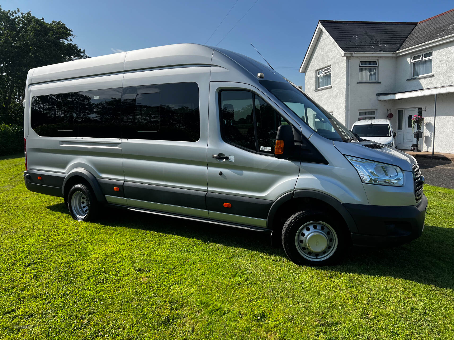 Ford Transit 460 L4 MINIBUS DIESEL RWD in Antrim