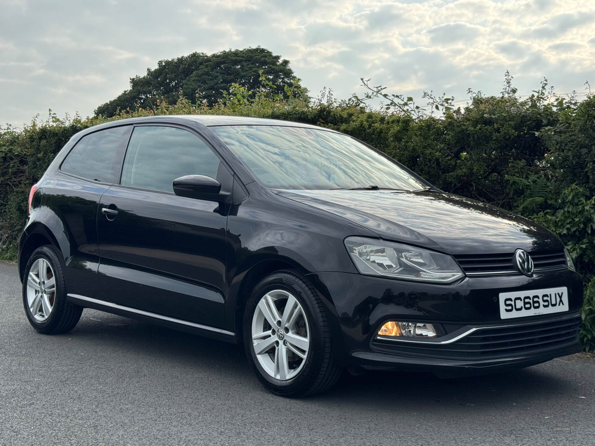 Volkswagen Polo HATCHBACK in Down