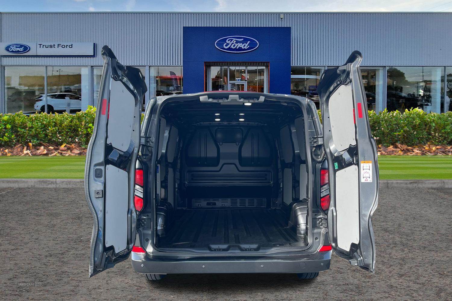 Oct 2024 Ford Transit Custom 2.0 EcoBlue 136ps H1 Van Limited