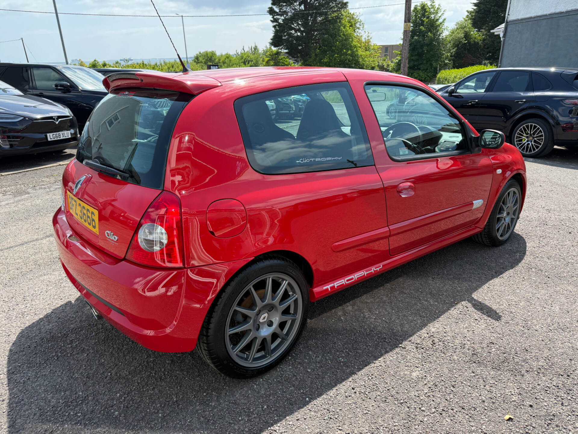 Aug 2005 Renault Clio 2.0 16V Renaultsport 182 Trophy 3dr