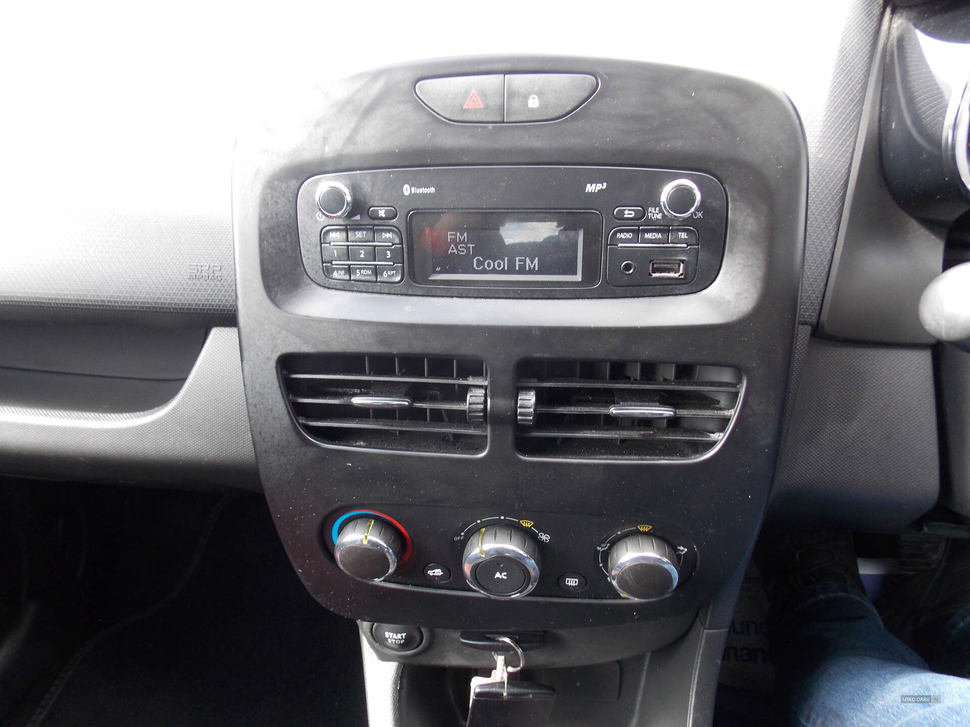 Sep 2013 Renault Clio 1.2 16V Expression+ 5dr