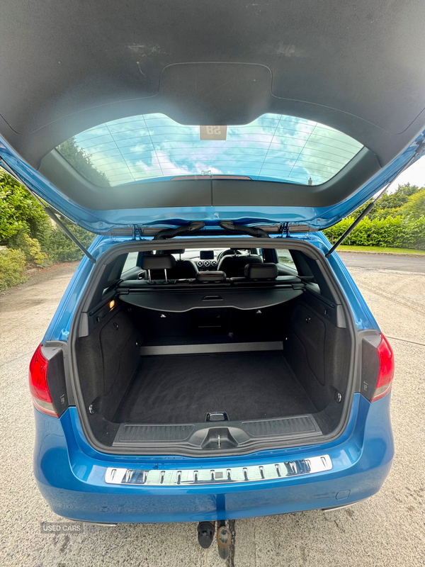 Mercedes B-Class DIESEL HATCHBACK in Down