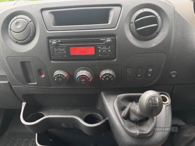 Sep 2017 Renault Master LL35dCi 130 Business Low Roof Luton Loloader