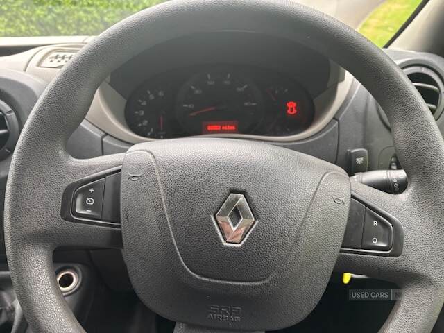 Sep 2017 Renault Master LL35dCi 130 Business Low Roof Luton Loloader