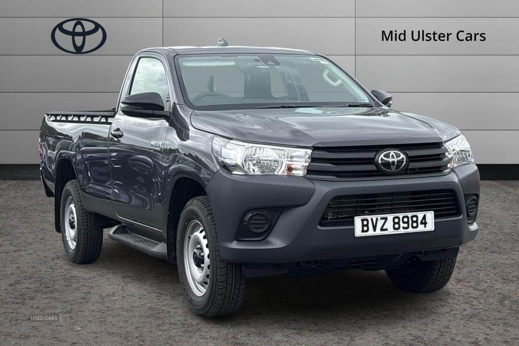 Apr 2025 Toyota Hilux 2.4 D-4D Active 4WD Euro 6 2dr