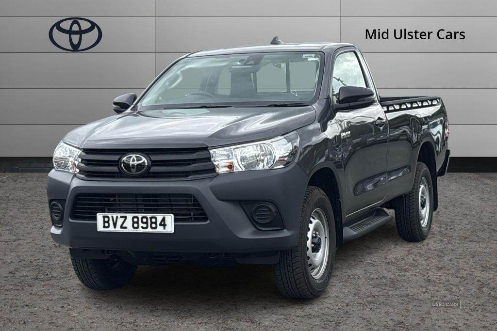 Apr 2025 Toyota Hilux 2.4 D-4D Active 4WD Euro 6 2dr