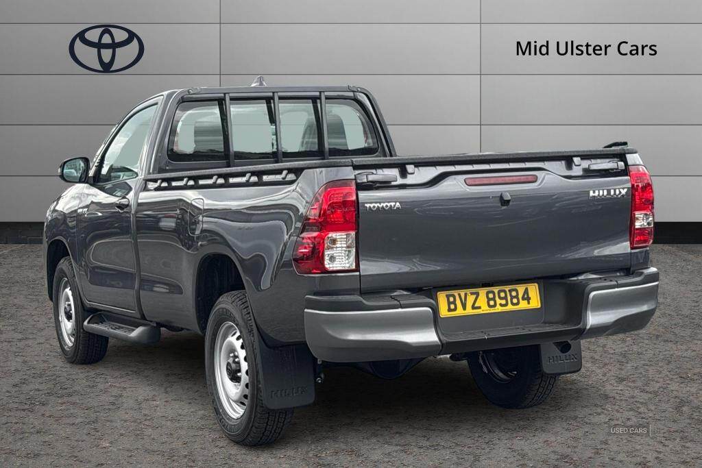 Apr 2025 Toyota Hilux 2.4 D-4D Active 4WD Euro 6 2dr