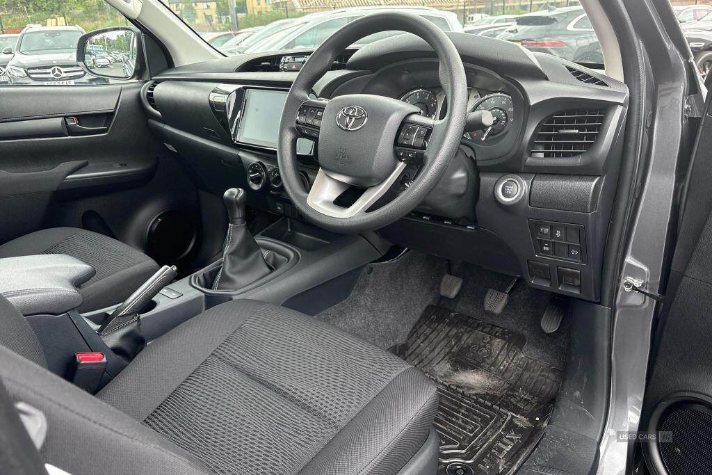 Apr 2025 Toyota Hilux 2.4 D-4D Active 4WD Euro 6 2dr