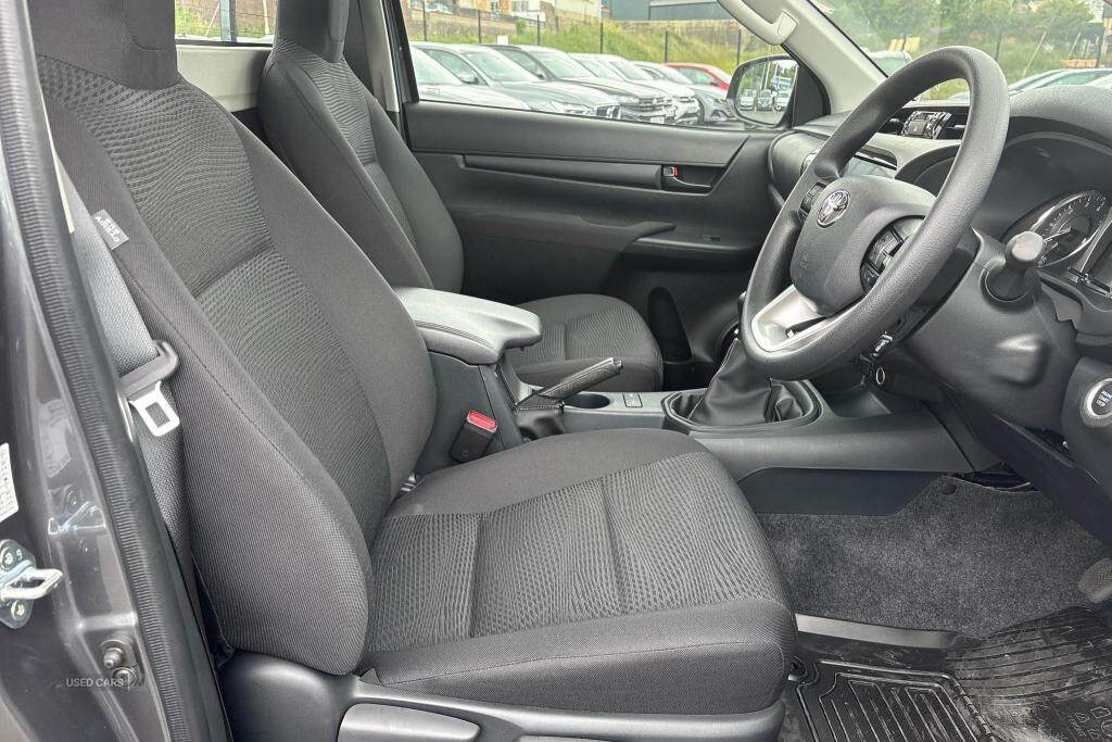 Apr 2025 Toyota Hilux 2.4 D-4D Active 4WD Euro 6 2dr