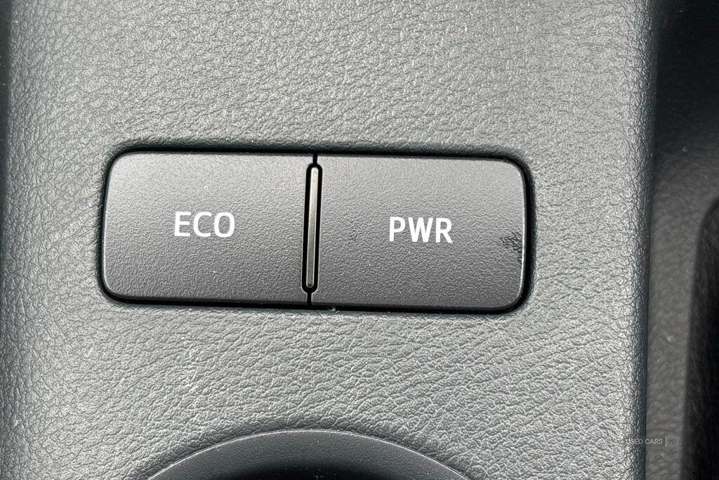 Apr 2025 Toyota Hilux 2.4 D-4D Active 4WD Euro 6 2dr