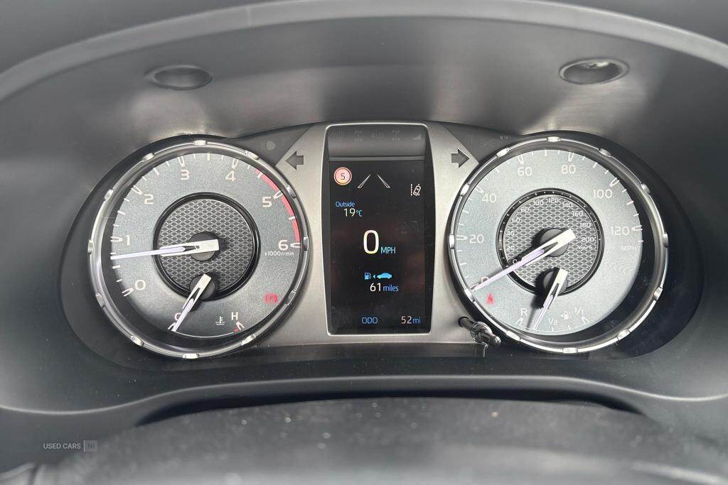 Apr 2025 Toyota Hilux 2.4 D-4D Active 4WD Euro 6 2dr