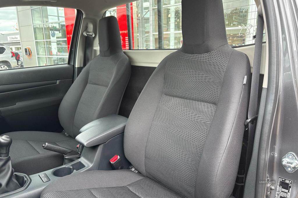 Apr 2025 Toyota Hilux 2.4 D-4D Active 4WD Euro 6 2dr