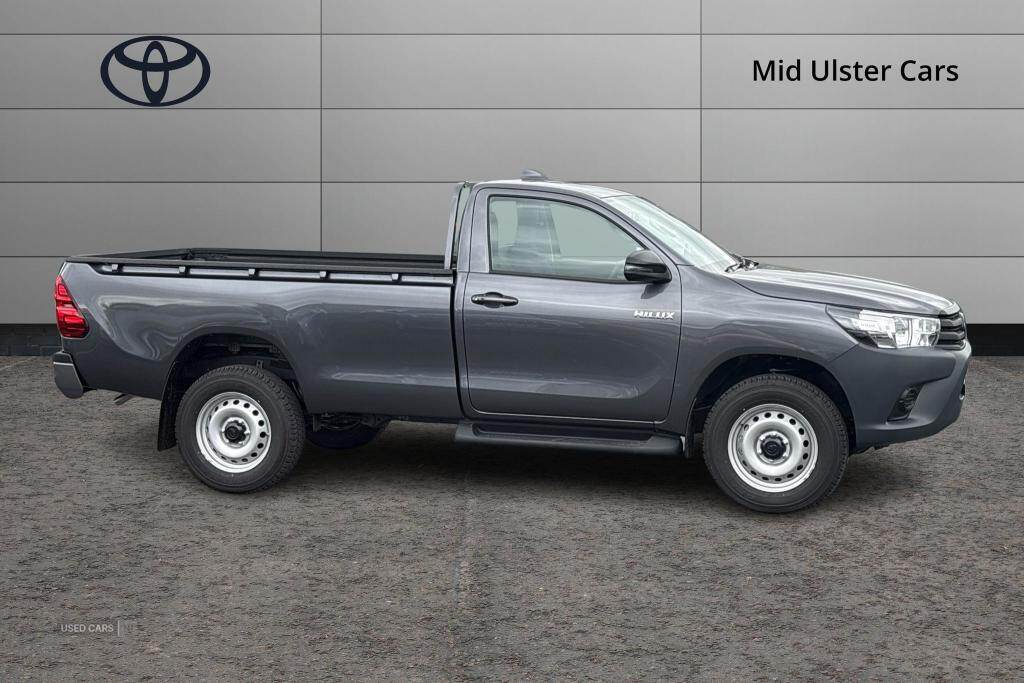 Apr 2025 Toyota Hilux 2.4 D-4D Active 4WD Euro 6 2dr