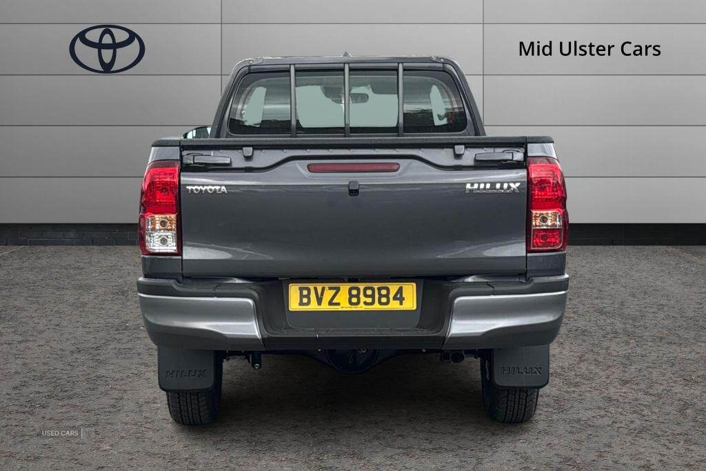Apr 2025 Toyota Hilux 2.4 D-4D Active 4WD Euro 6 2dr