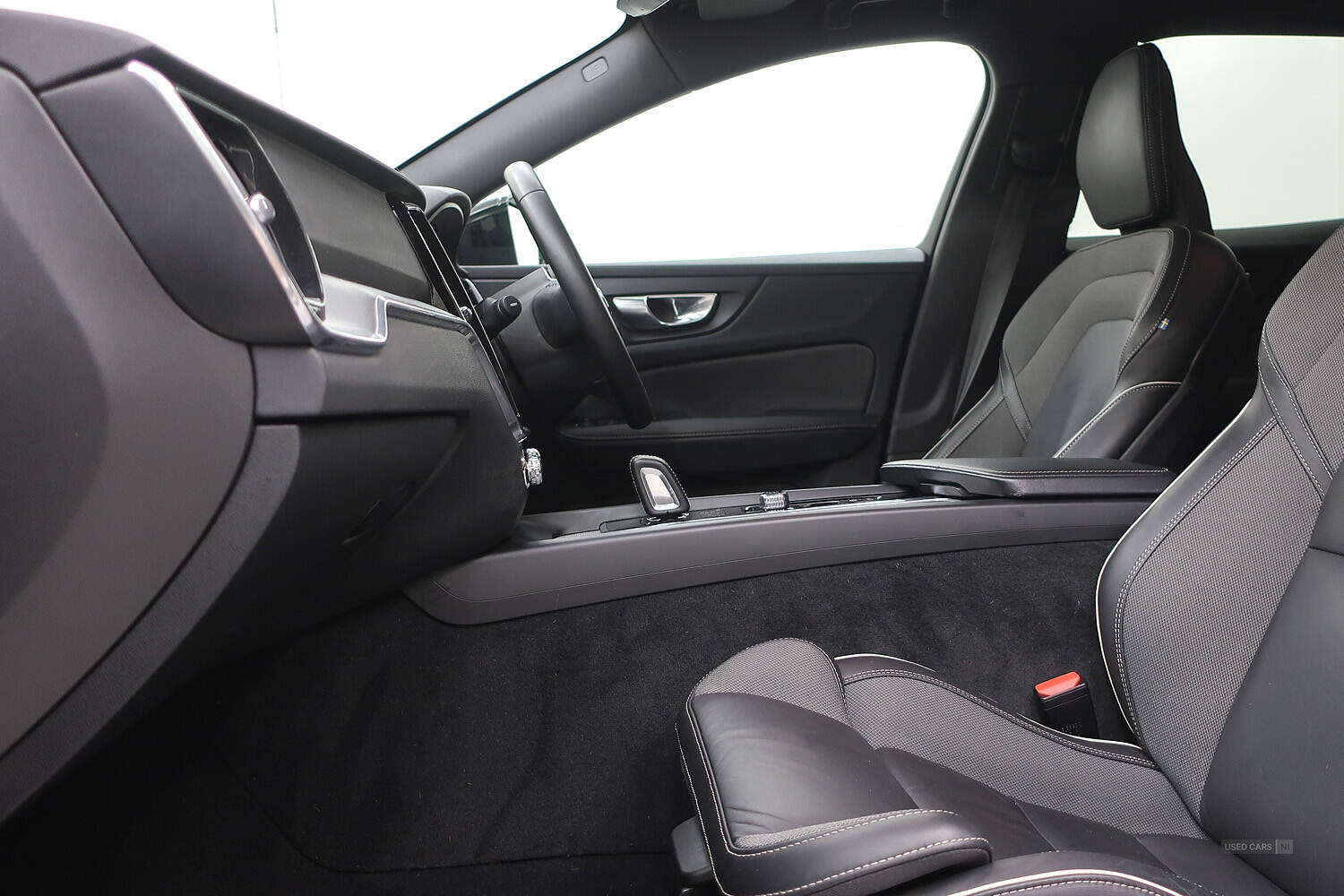 Mar 2022 Volvo V60 2.0 B3P R DESIGN 5dr Auto [7 speed]