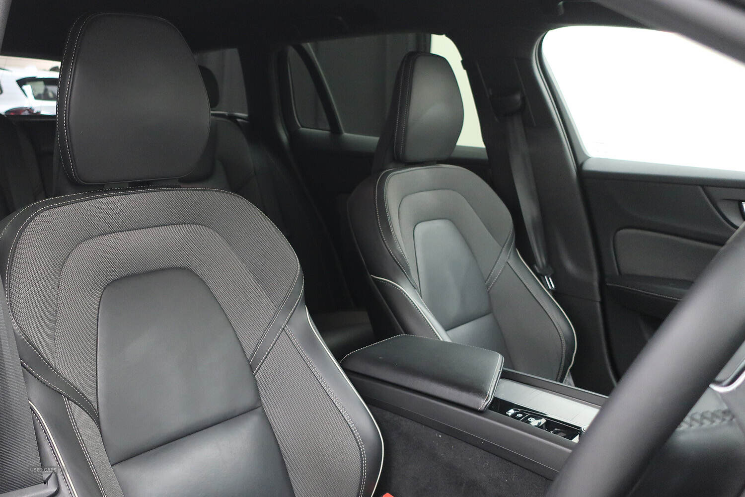 Mar 2022 Volvo V60 2.0 B3P R DESIGN 5dr Auto [7 speed]