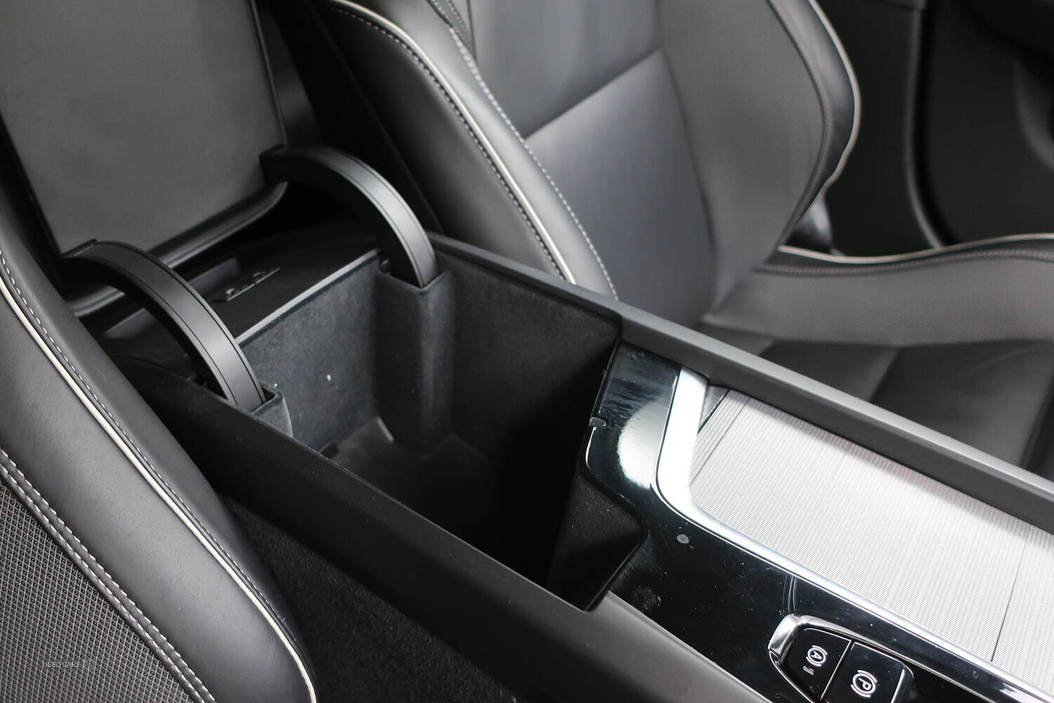 Mar 2022 Volvo V60 2.0 B3P R DESIGN 5dr Auto [7 speed]