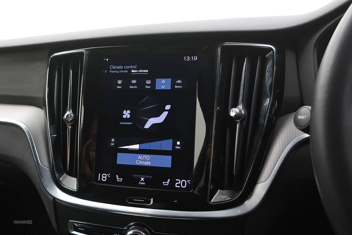 Mar 2022 Volvo V60 2.0 B3P R DESIGN 5dr Auto [7 speed]