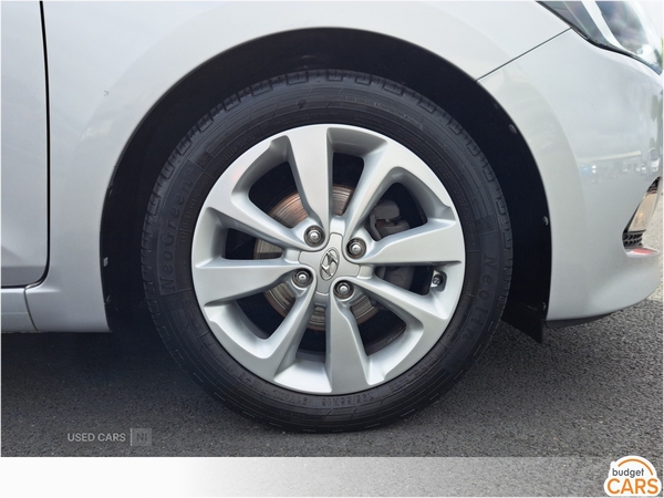Hyundai i20 HATCHBACK in Down